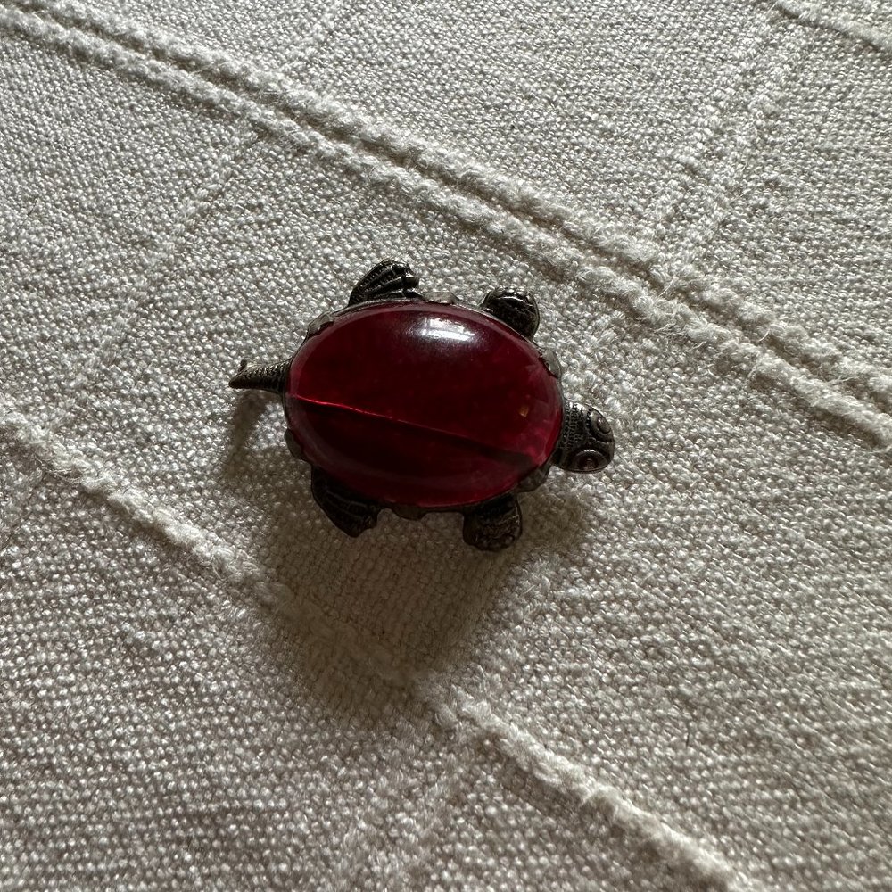 Vintage Red Lucite Dome Cabochon Turtle Shell Bronze-Tone C-Clasp Brooch